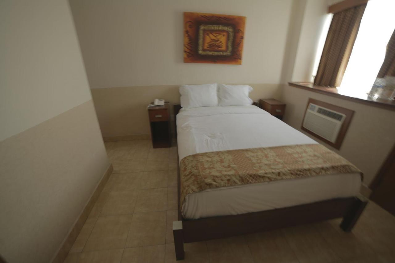 Capital Oel Regio Hotel Monterrey Exterior photo