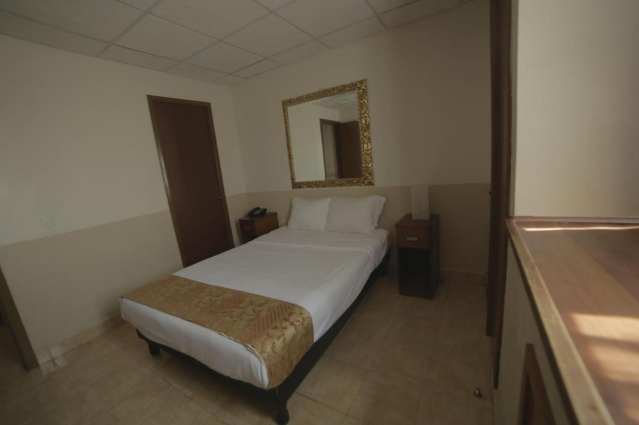Capital Oel Regio Hotel Monterrey Exterior photo